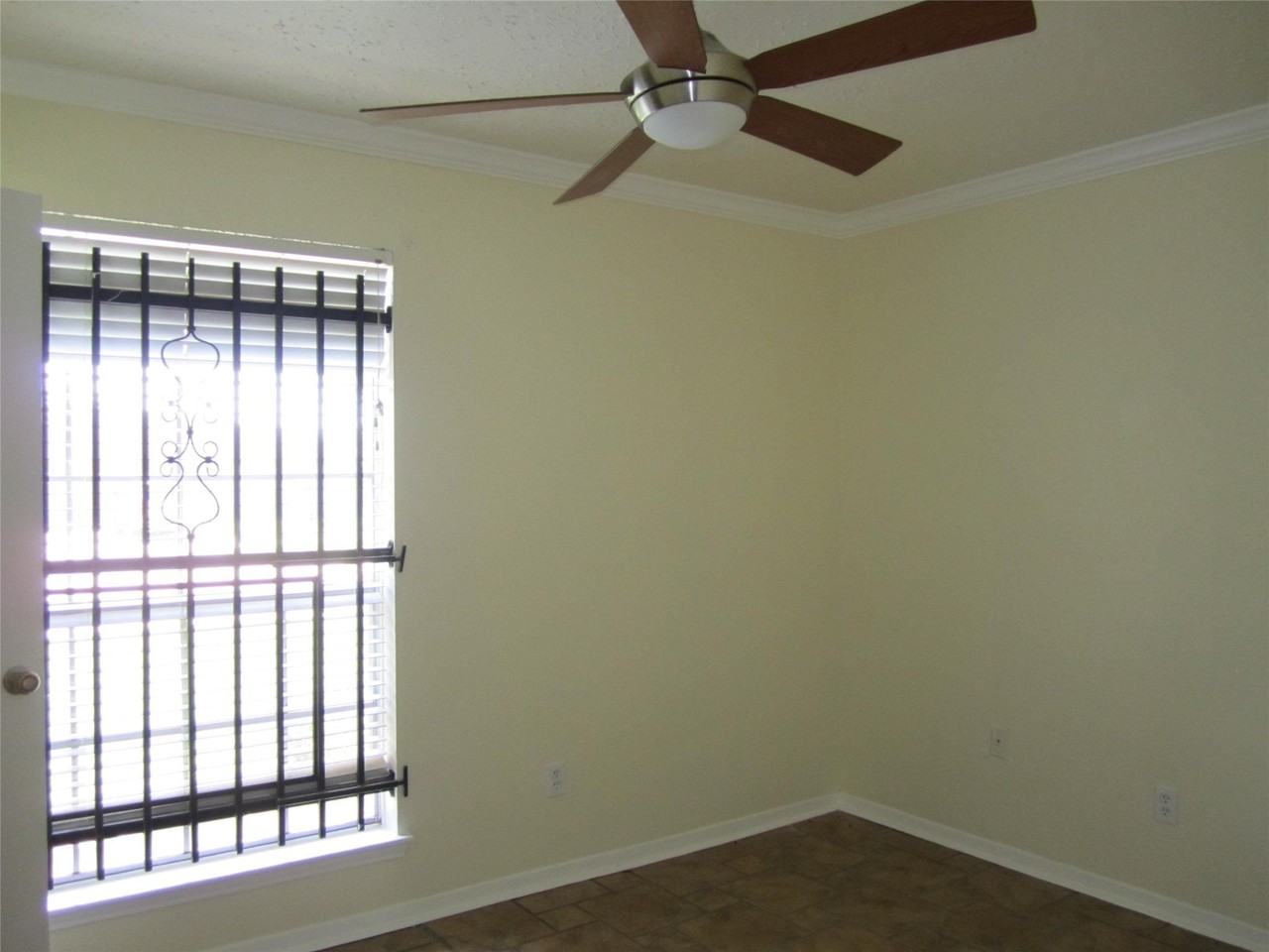 1142 Mossridge Dr - Photo 3 of 9