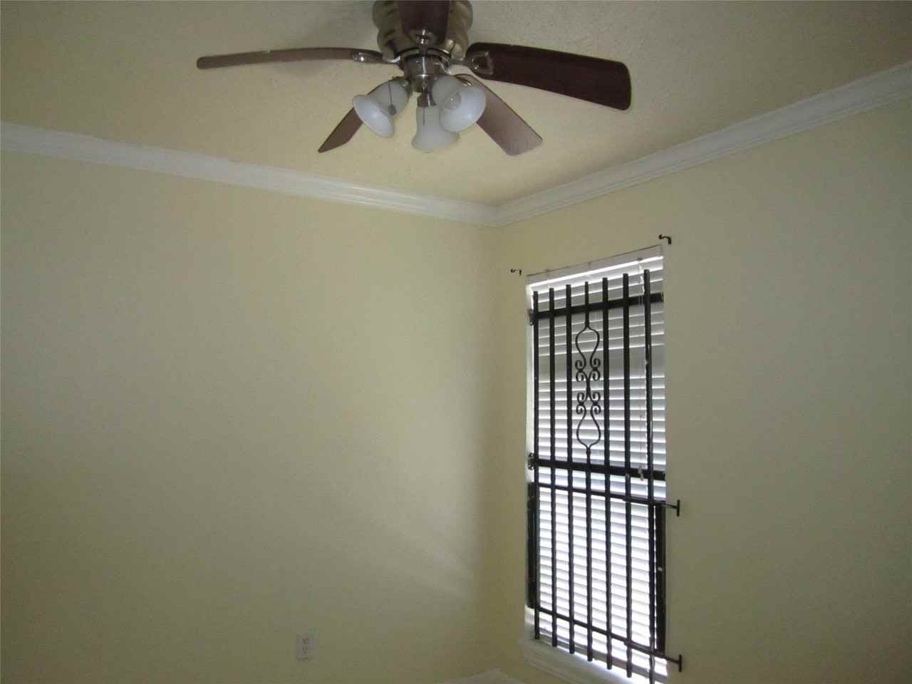 1142 Mossridge Dr - Photo 5 of 9