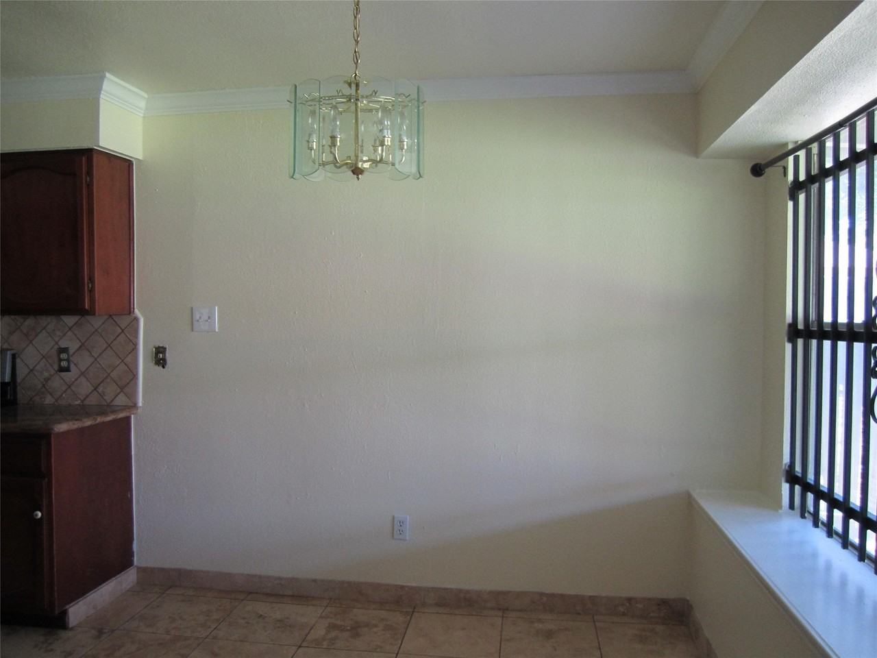 1142 Mossridge Dr - Photo 6 of 9