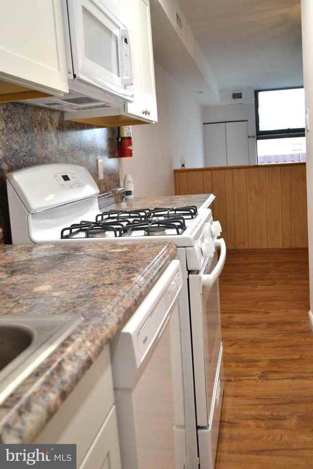 122 Centre Ave Ave - Photo 4 of 17