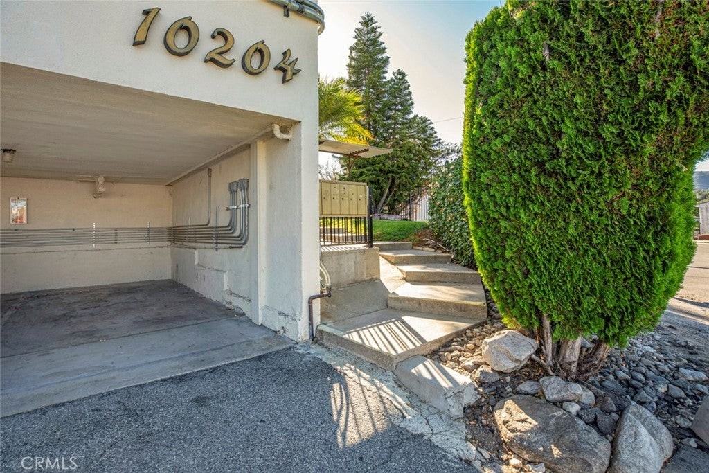 10204 Tujunga Canyon Blvd - Photo 2 of 21