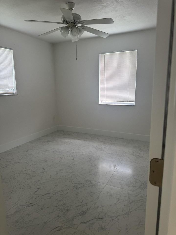 141 Se Bonita Ct - Photo 5 of 13