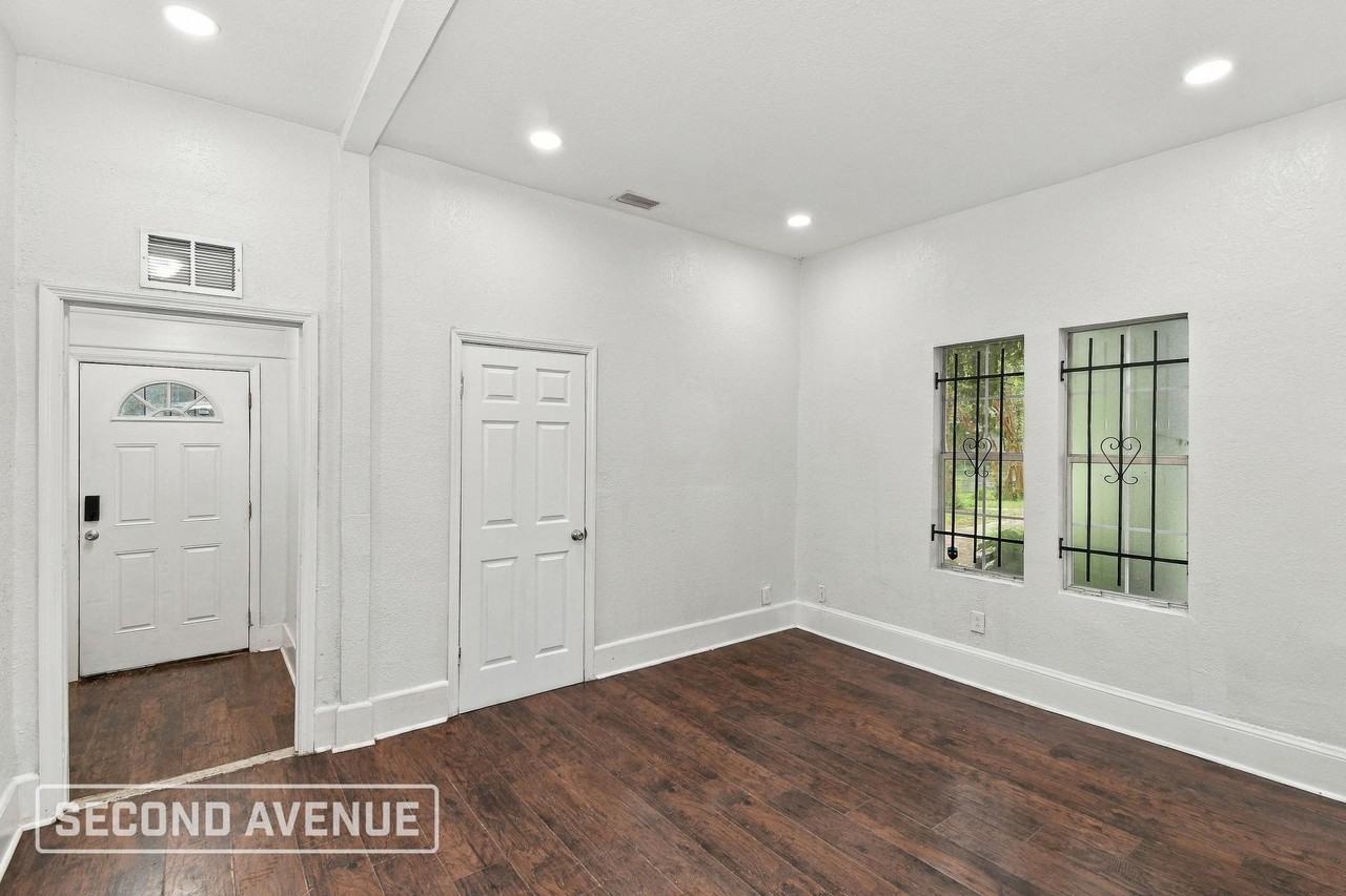 1431 W 21st St - Photo 2 of 20