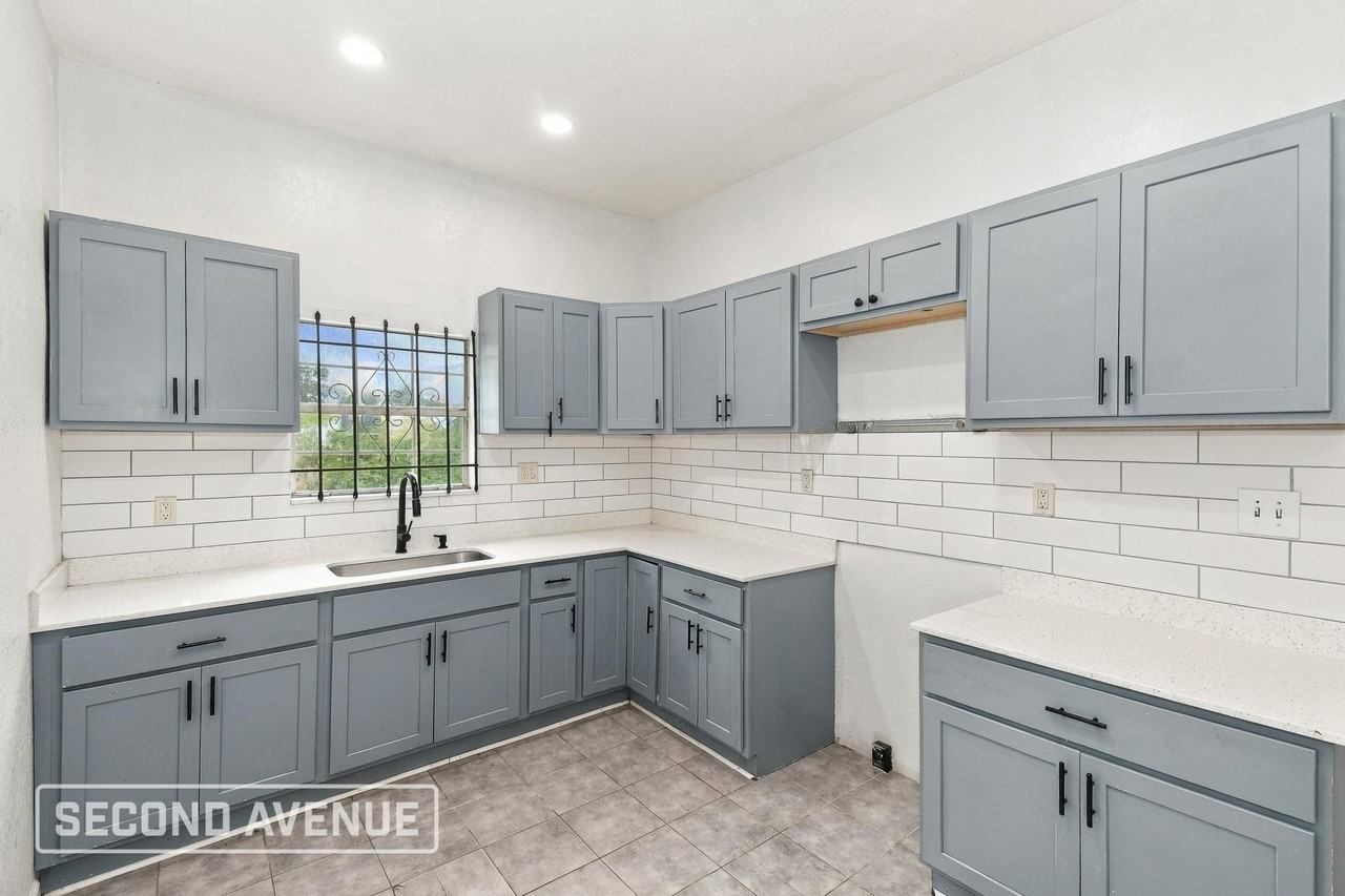 1431 W 21st St - Photo 4 of 20