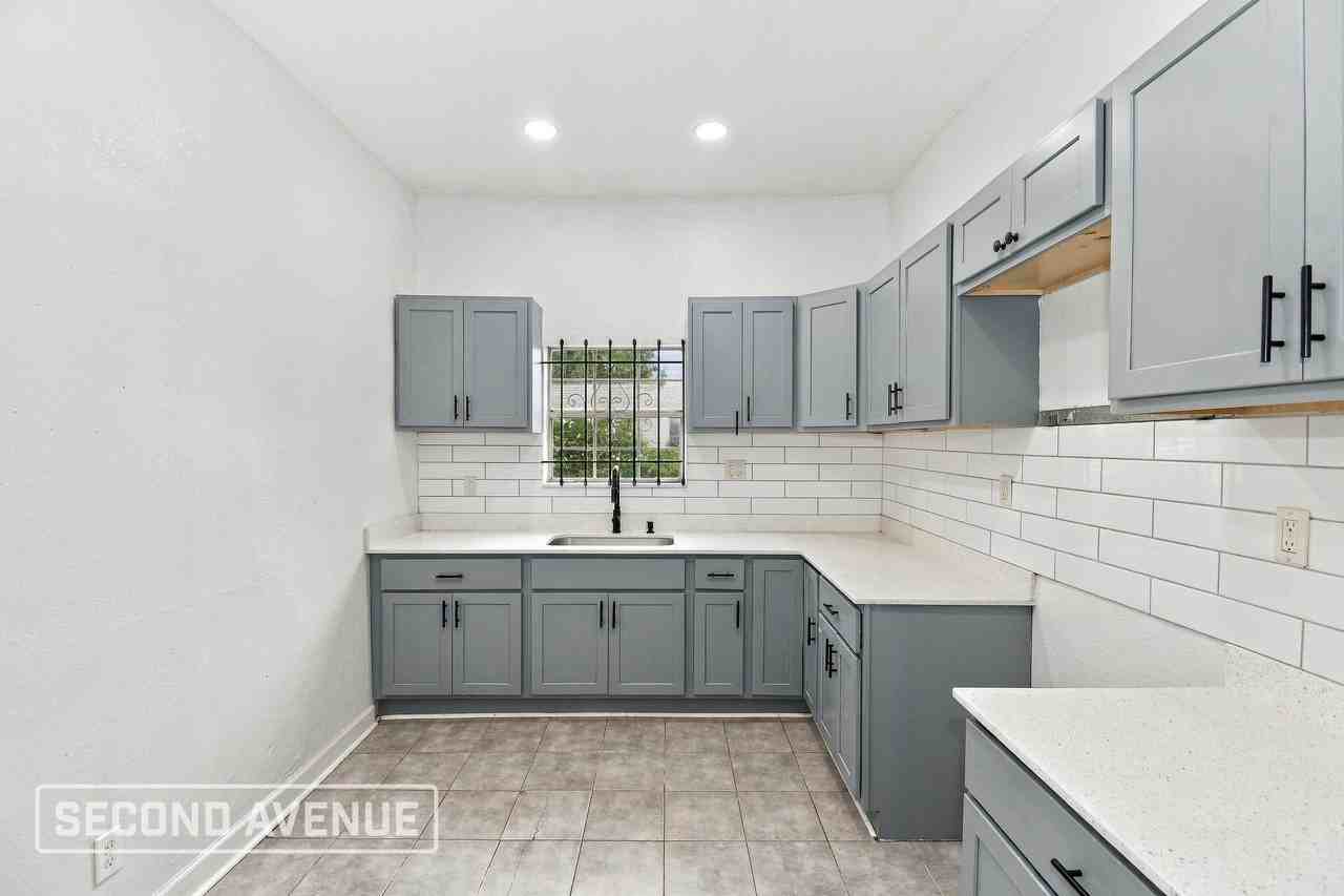 1431 W 21st St - Photo 5 of 20