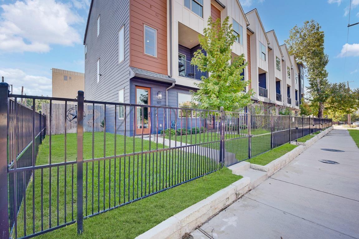 4204 San Jacinto St #107 - Photo 2 of 30
