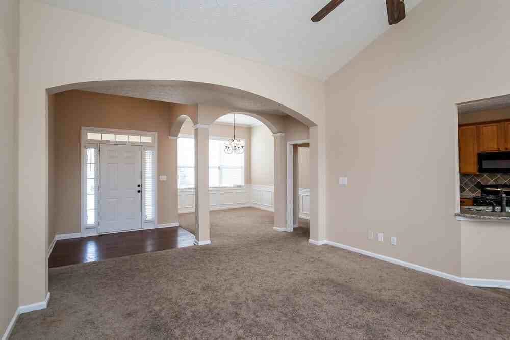 42 Lamborne Ct - Photo 2 of 14