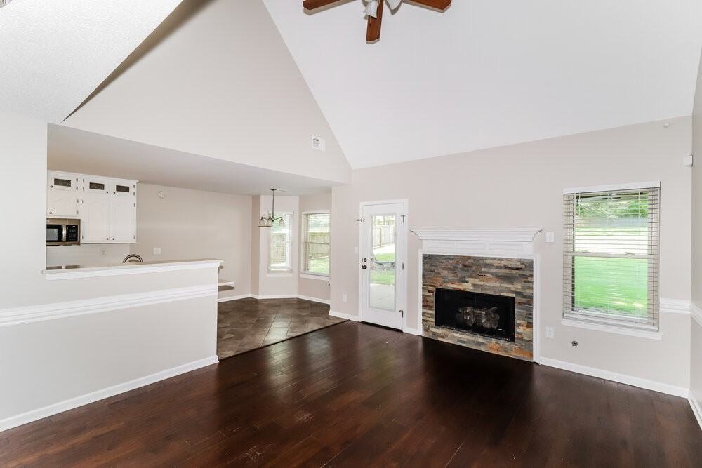 2060 Greencliff Dr - Photo 6 of 17
