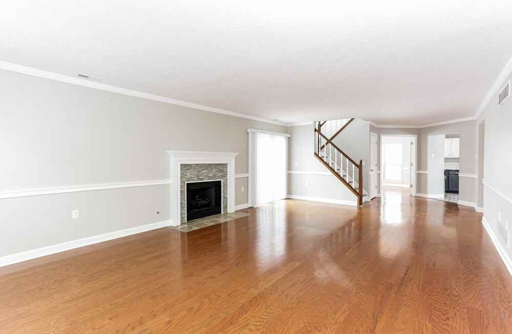 829 Claiborne Ln - Photo 5 of 17