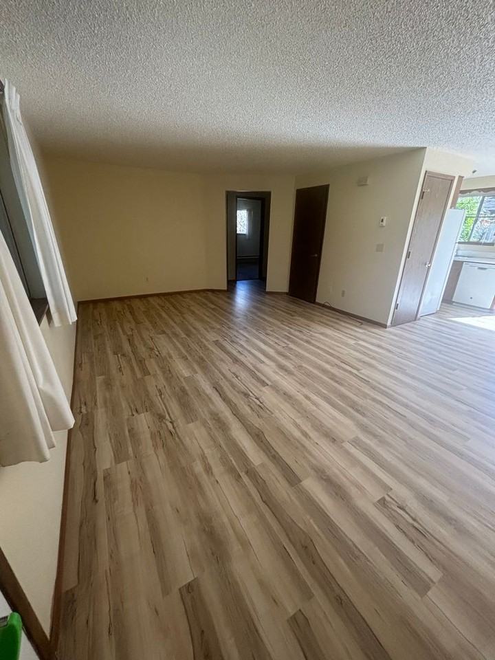 1 Bedroom 1 Bathroom at Hollywood Park Apartments - Photo 2 of 11