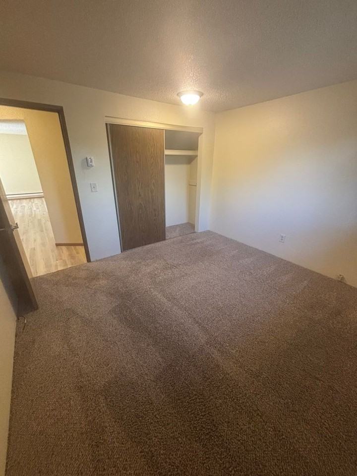 1 Bedroom 1 Bathroom at Hollywood Park Apartments - Photo 7 of 11