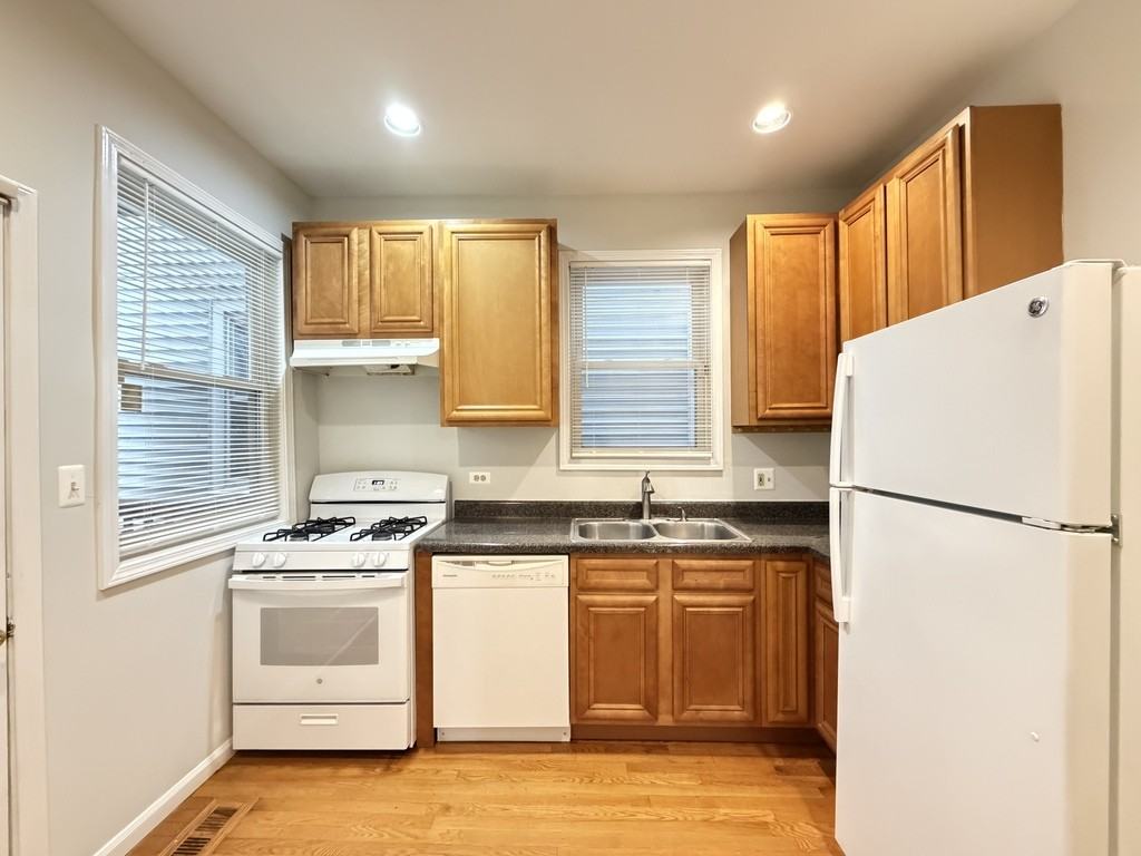 506 N May St #1 - Photo 3 of 21