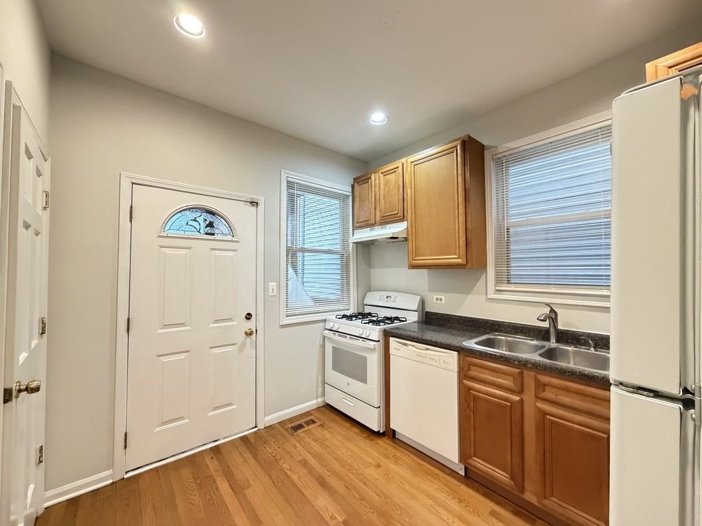 506 N May St #1 - Photo 5 of 21