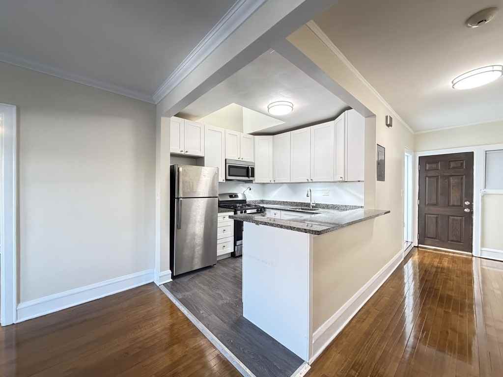 809 Elm St #4 - Photo 3 of 21