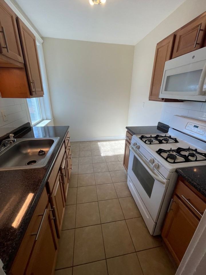 132A Washington St - Photo 3 of 10