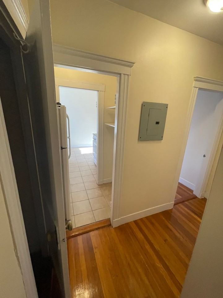 132A Washington St - Photo 4 of 10