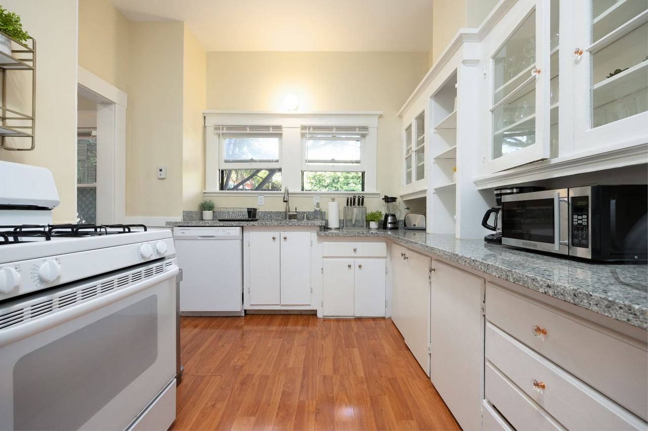 460 28th St (Arx) - Photo 2 of 18