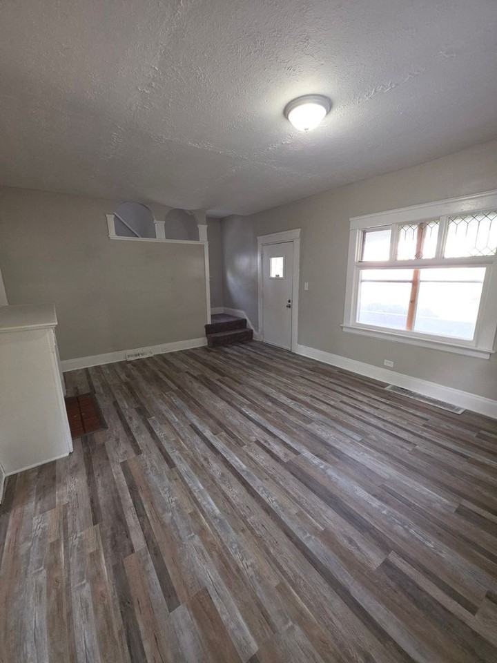 3632 E 106th St - Photo 2 of 15