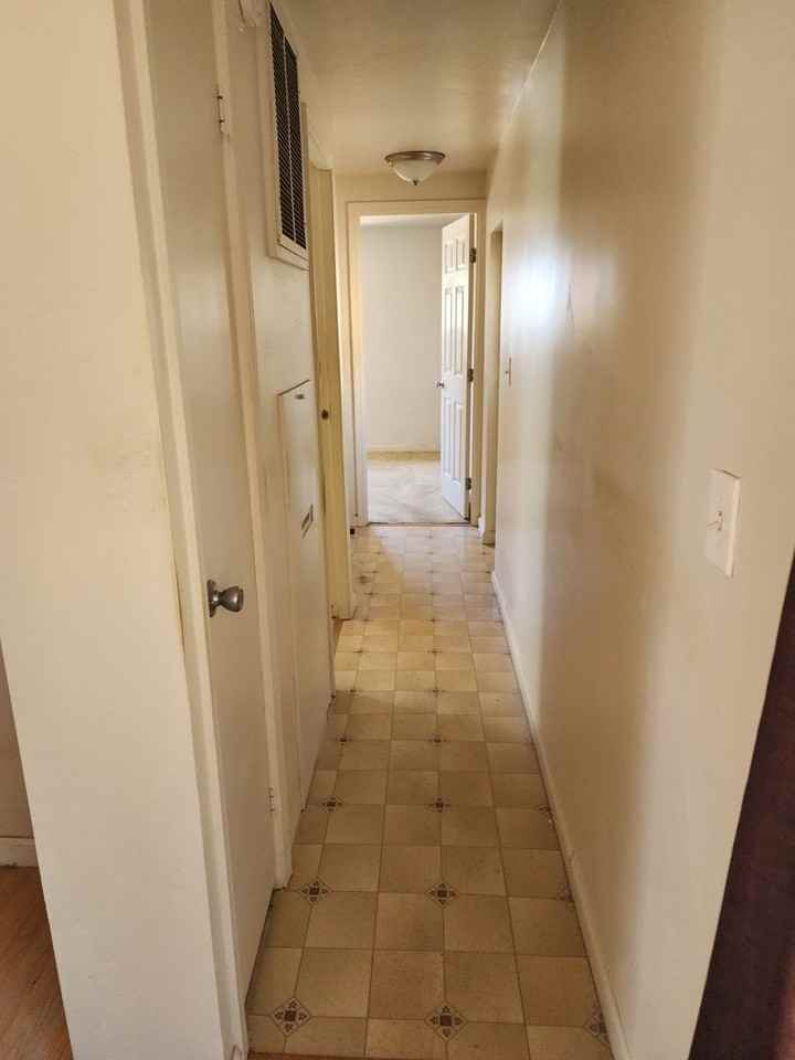 3221 Lee St - Photo 5 of 10