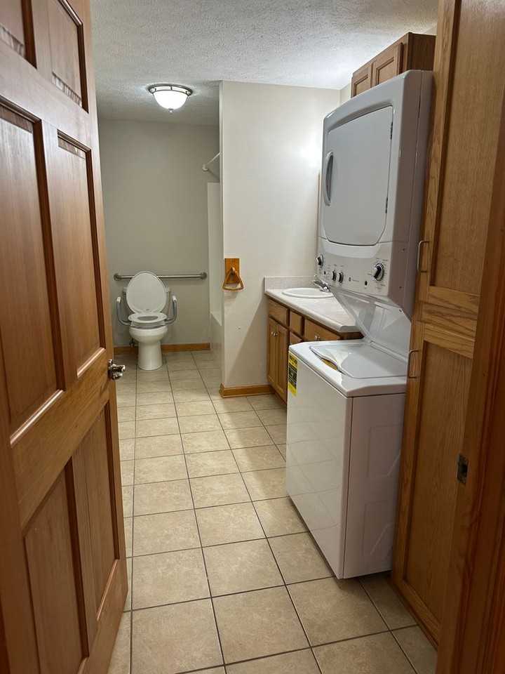 200 W 2nd St - Photo 5 of 7