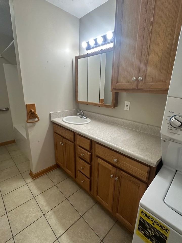 200 W 2nd St - Photo 6 of 7