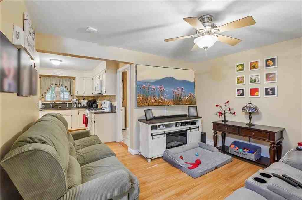 60 Sherman Ave - Photo 2 of 13