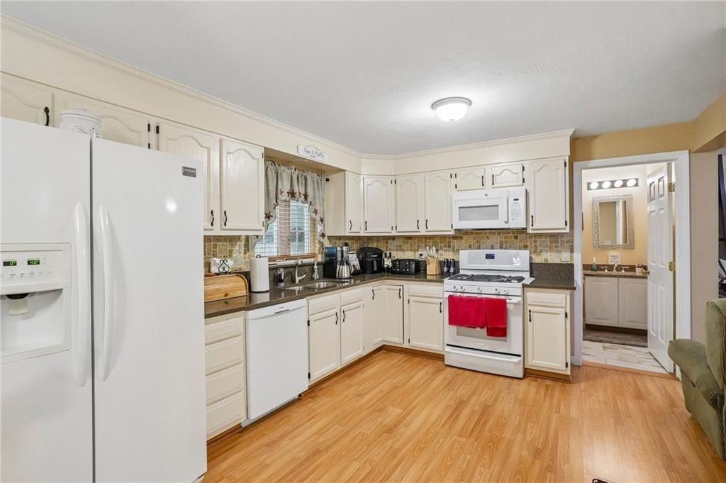 60 Sherman Ave - Photo 5 of 13
