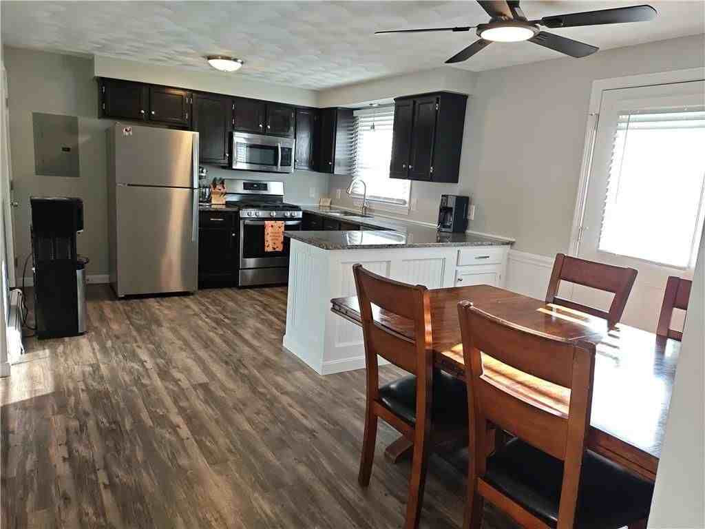 110 West St - Photo 2 of 16
