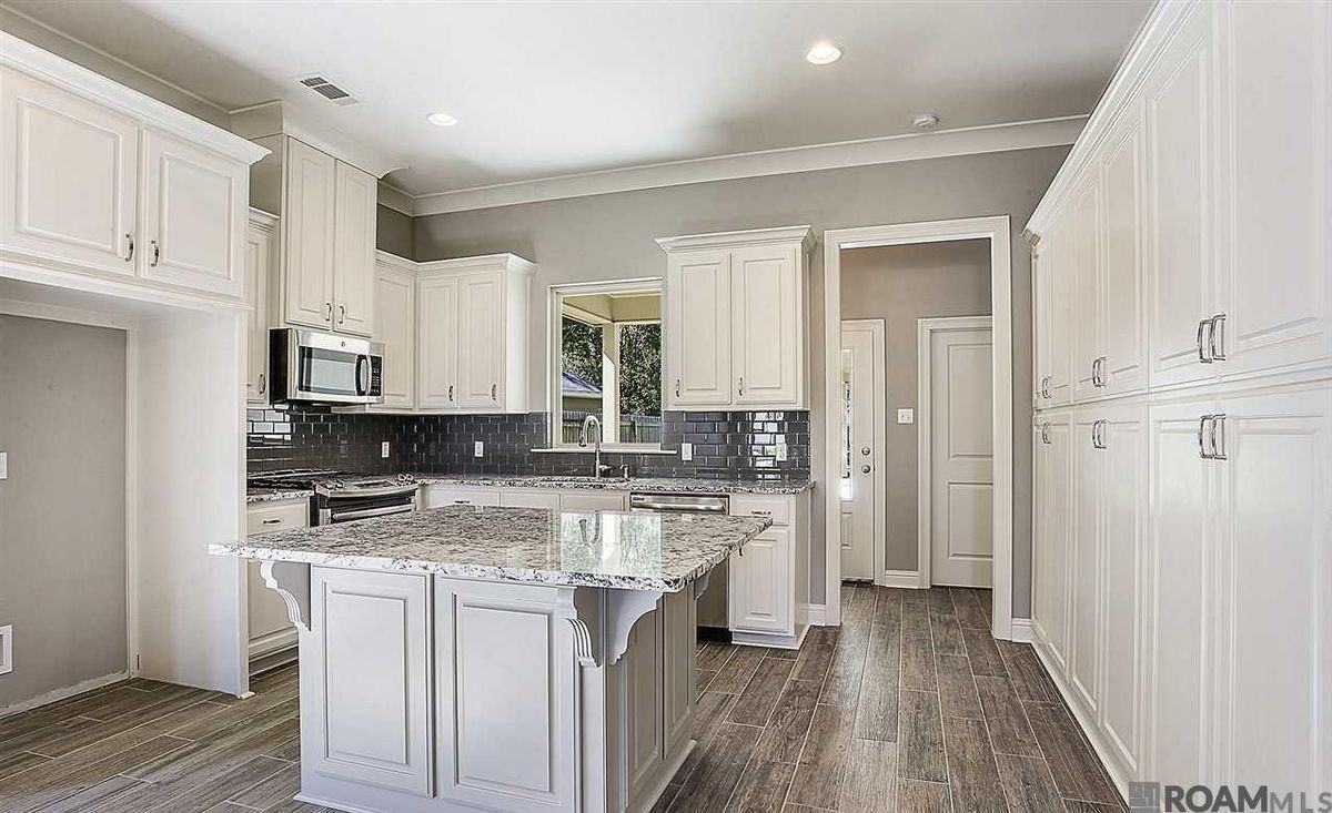 1731 Twisted Oak Ln - Photo 4 of 10