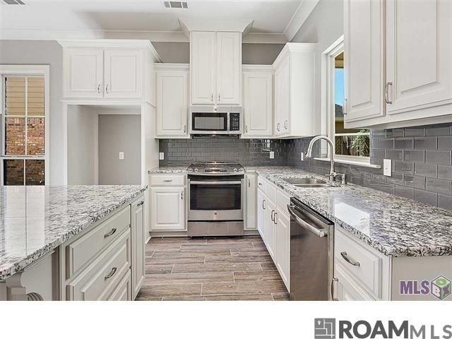 1731 Twisted Oak Ln - Photo 5 of 10