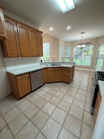 637 Apache Dr - Photo 2 of 18
