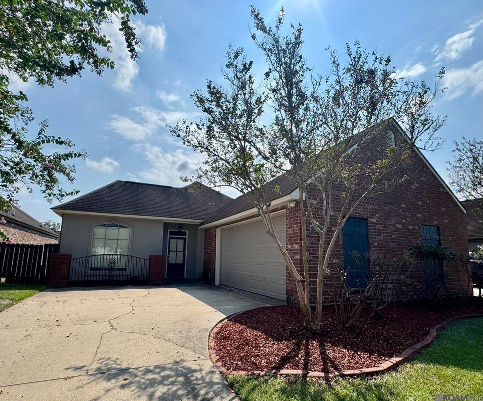 12446 Dutchtown Villa Dr - Photo 2 of 19