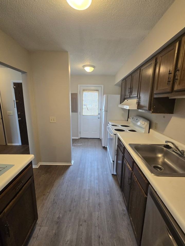 901 Olmstead Dr #55 - Photo 4 of 13