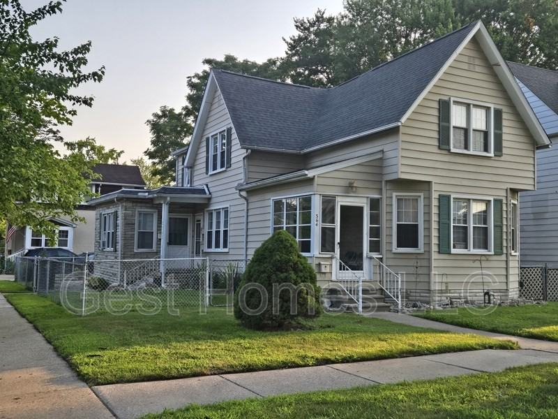364 Chestnut St - Photo 2 of 11