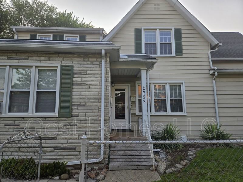 364 Chestnut St - Photo 4 of 11