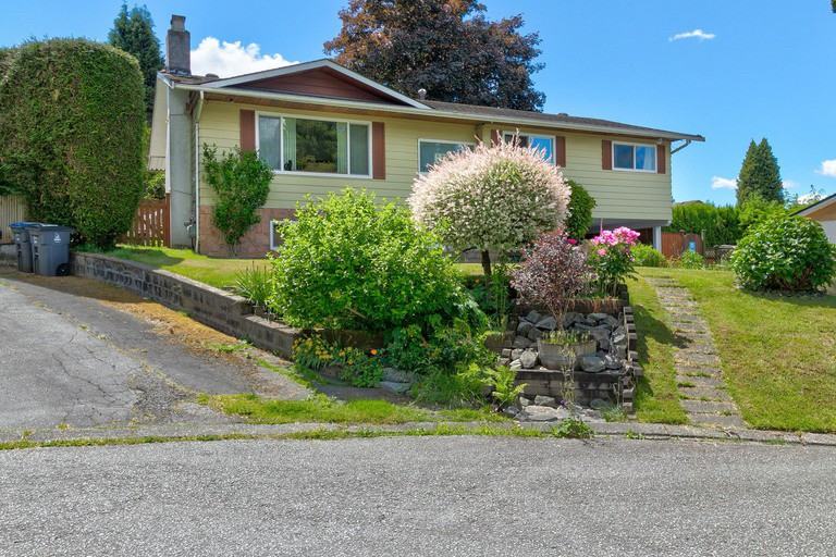 13979 Kalmar Rd - Photo 3 of 18