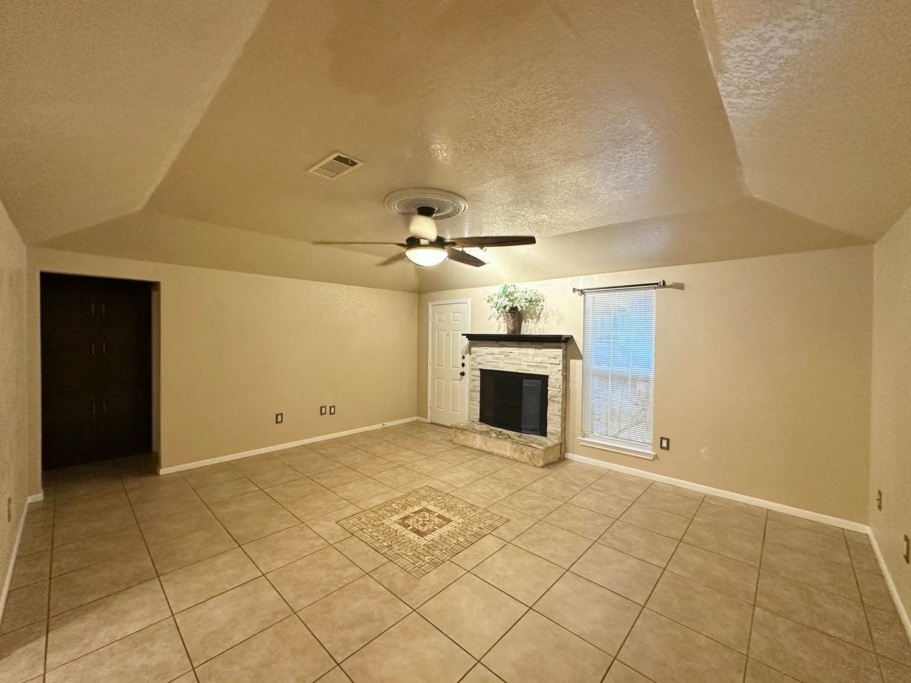 2501 Henry Dr - Photo 3 of 32
