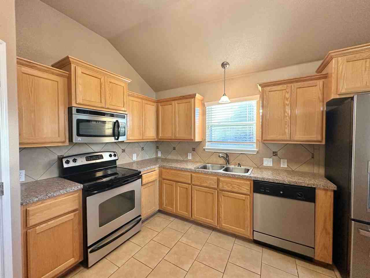 1606 Walker Place Blvd - Photo 7 of 40