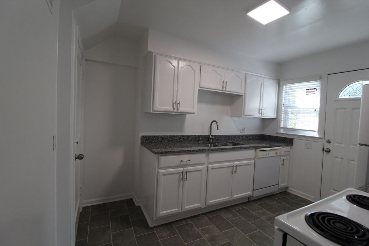 7616 Terrace St - Photo 4 of 10