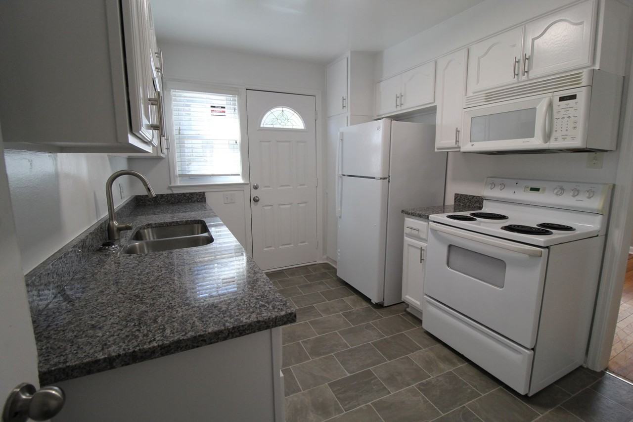 7616 Terrace St - Photo 5 of 10