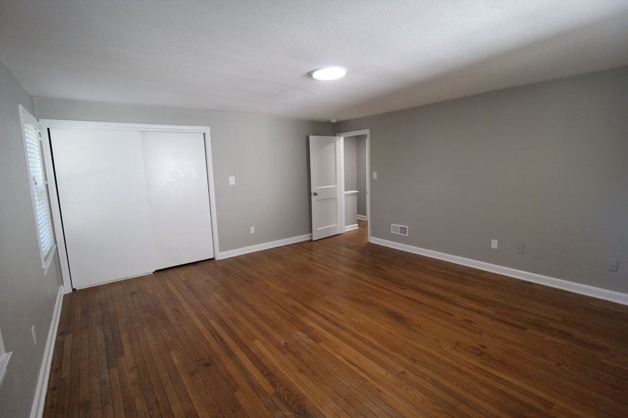 7616 Terrace St - Photo 7 of 10