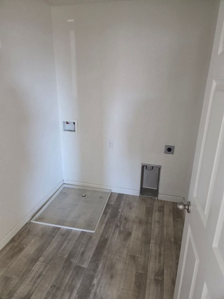 3240 Dunlop Ct - Photo 4 of 18