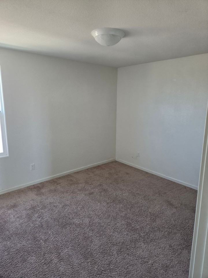 3240 Dunlop Ct - Photo 5 of 18