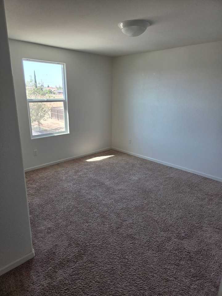 3240 Dunlop Ct - Photo 6 of 18
