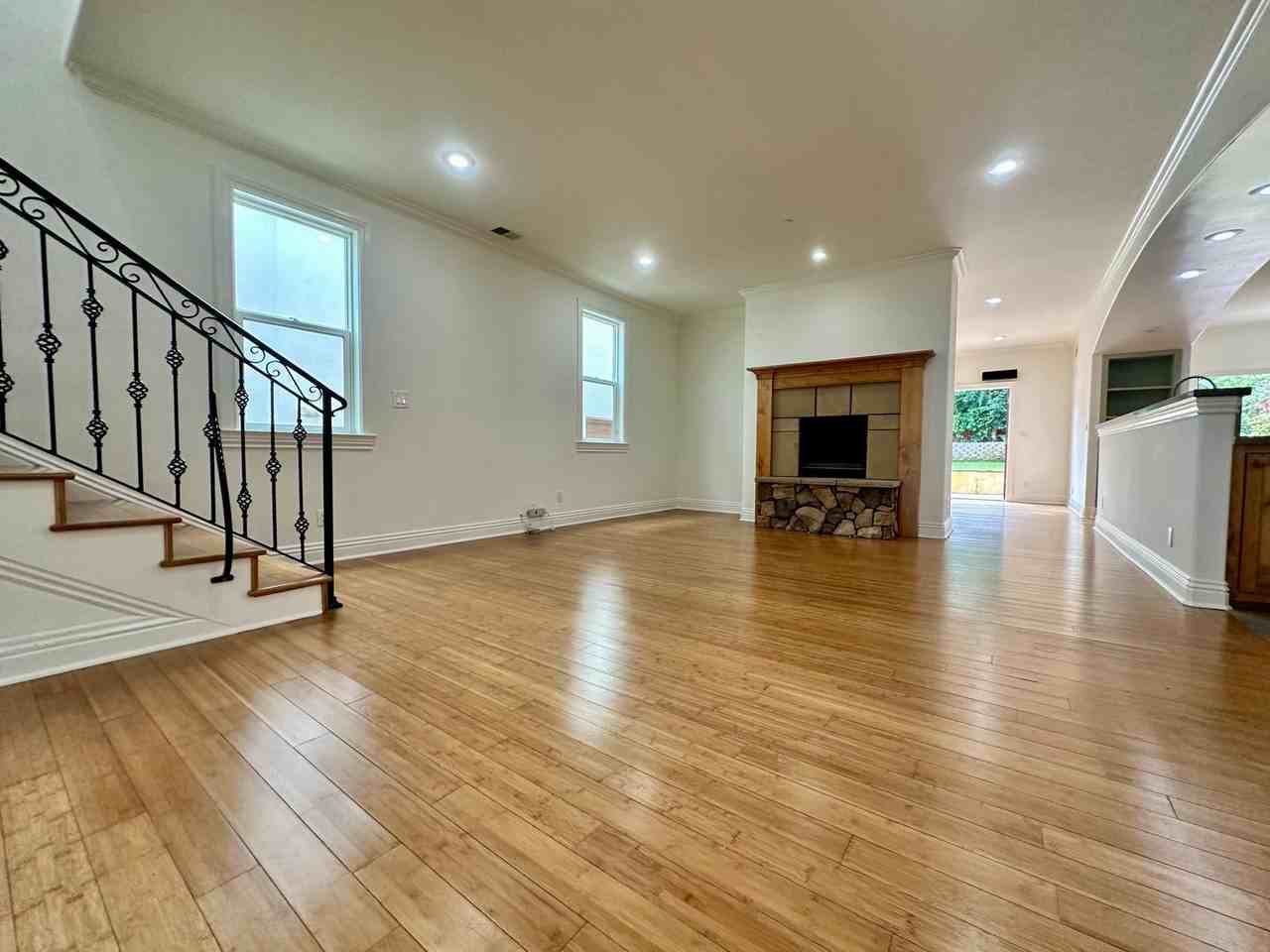 1431 S Irena Ave - Photo 2 of 23
