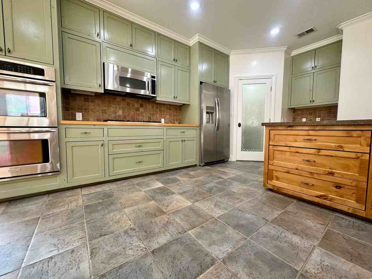 1431 S Irena Ave - Photo 3 of 23