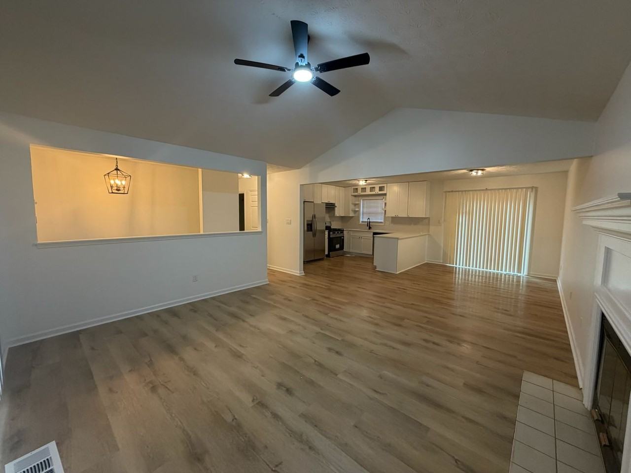 250 Northbridge Dr - Photo 4 of 47