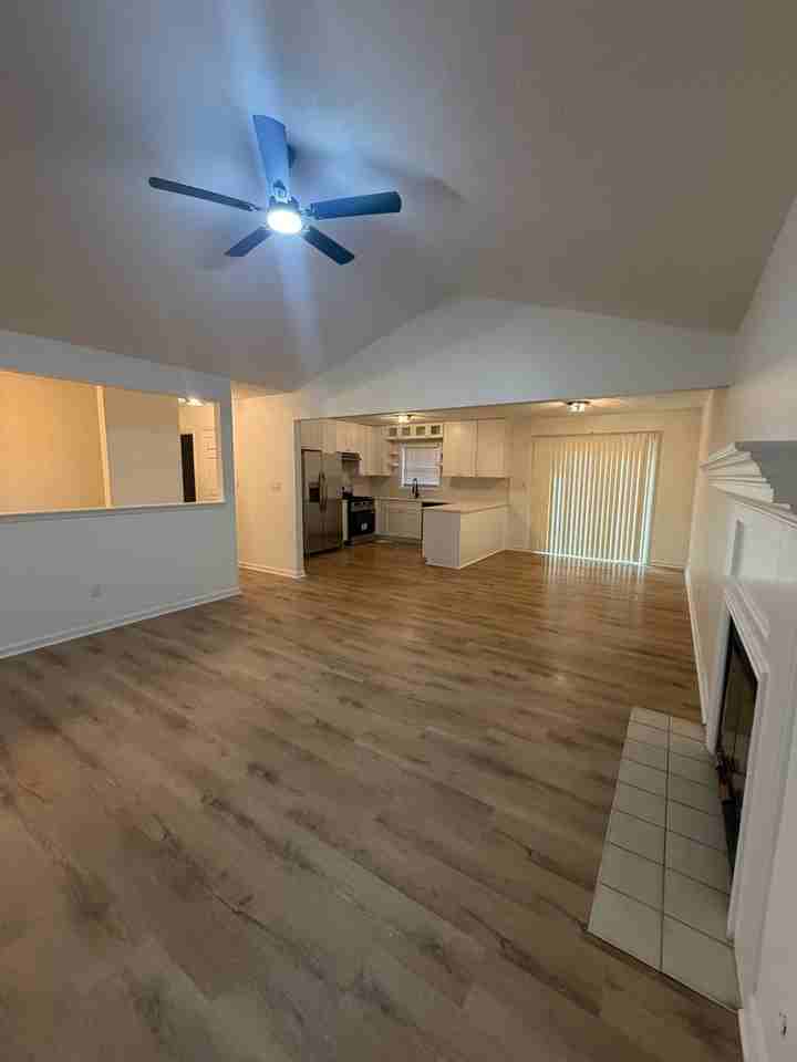 250 Northbridge Dr - Photo 7 of 47