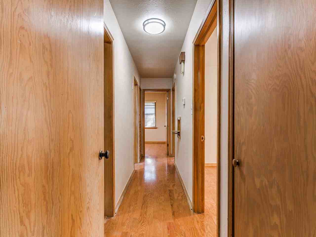 1107 Sw 42nd St - Photo 6 of 42