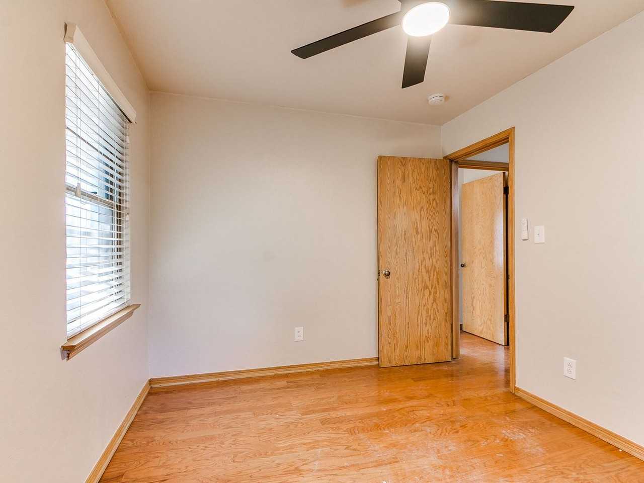 1107 Sw 42nd St - Photo 7 of 42